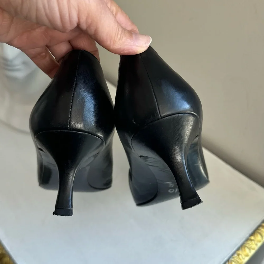 Ferragamo Black Leather Women's Shoes.